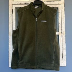 SOLD: Columbia Steens Mountain fleece vest - Olive Green - Medium
